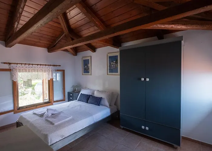 Eirini With Sea View Villa